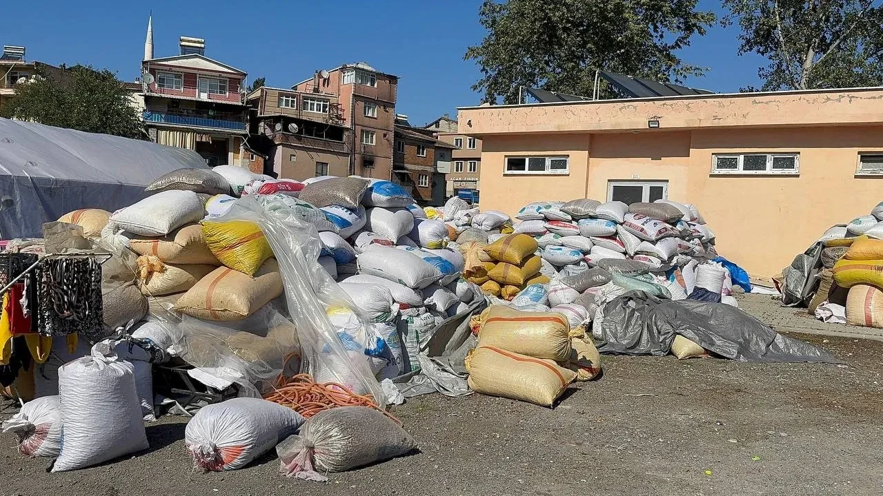 Köy köy dolaşıp topluyorlar! Çuval çuval satıyorlar: Boşu bile para ediyor