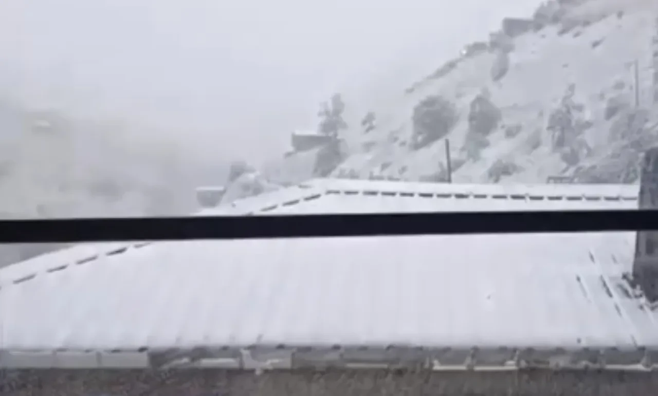 Trabzon'da eylül ayında kar fırtınası! Yetkililer uyardı: Zorunlu olmadıkça kullanmayın!
