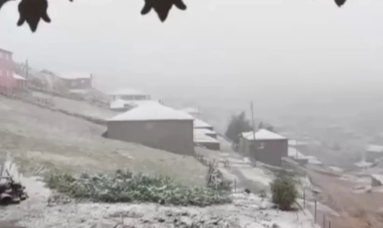 Trabzon'da eylül ayında kar fırtınası! Yetkililer uyardı: Zorunlu olmadıkça kullanmayın!