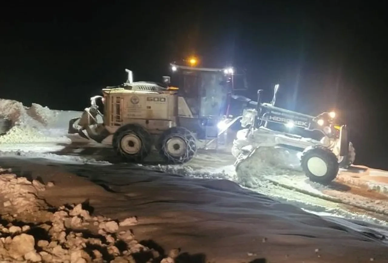 Trabzon'da eylül ayında kar fırtınası! Yetkililer uyardı: Zorunlu olmadıkça kullanmayın!
