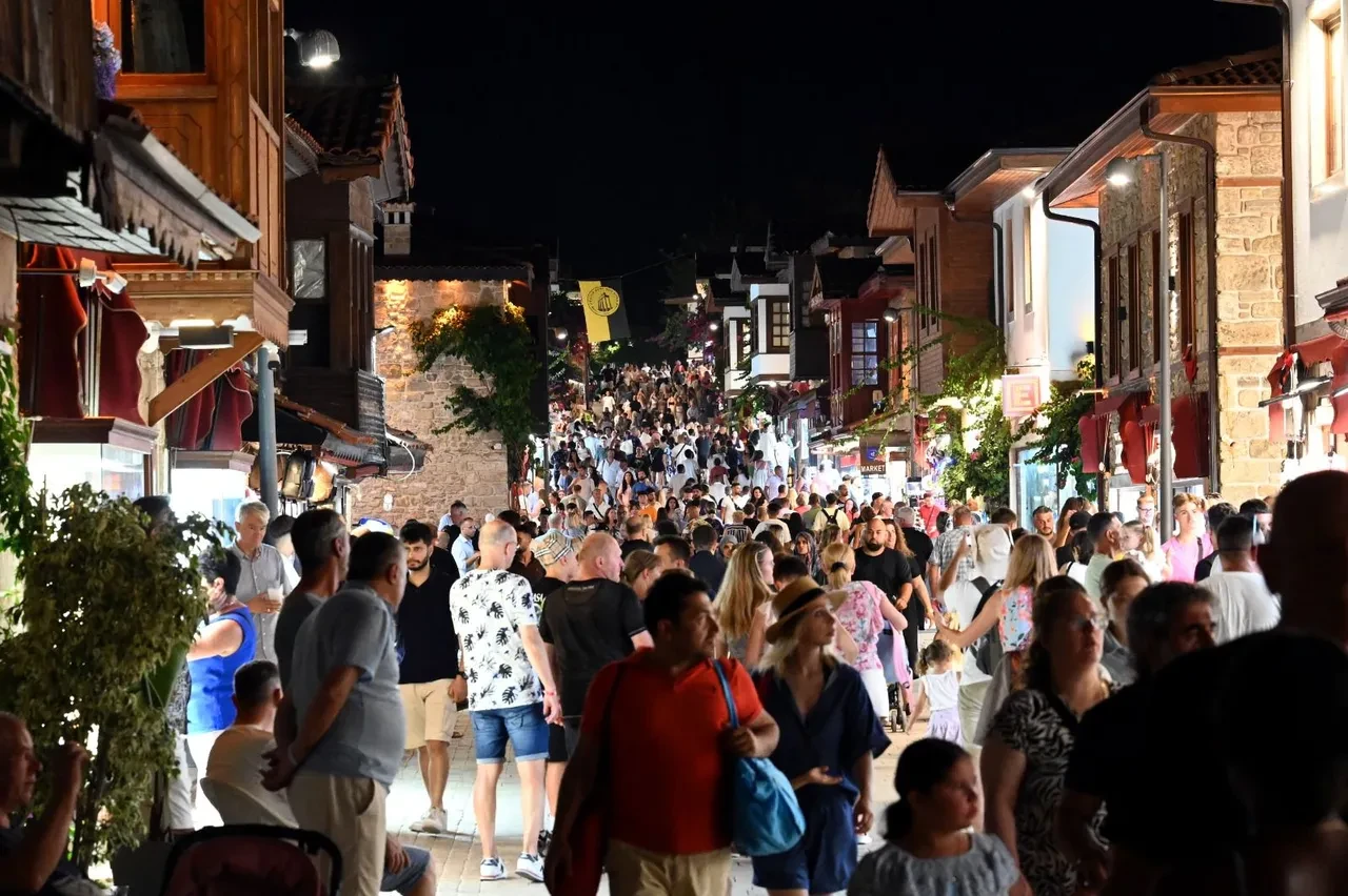 Turizmde ağustos zirvesi: 7 milyona yakın turist Türkiye'de