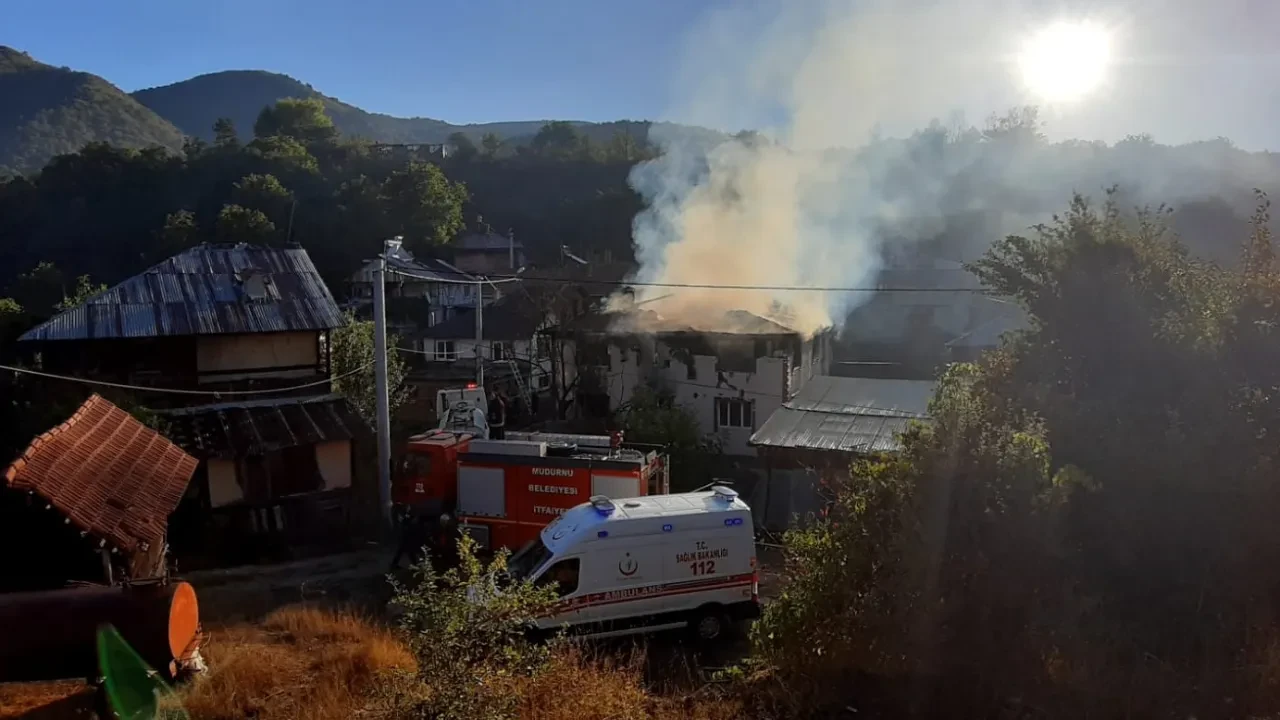Yaşlı çiftin acı sonu! İki katlı ev alev alev yandı