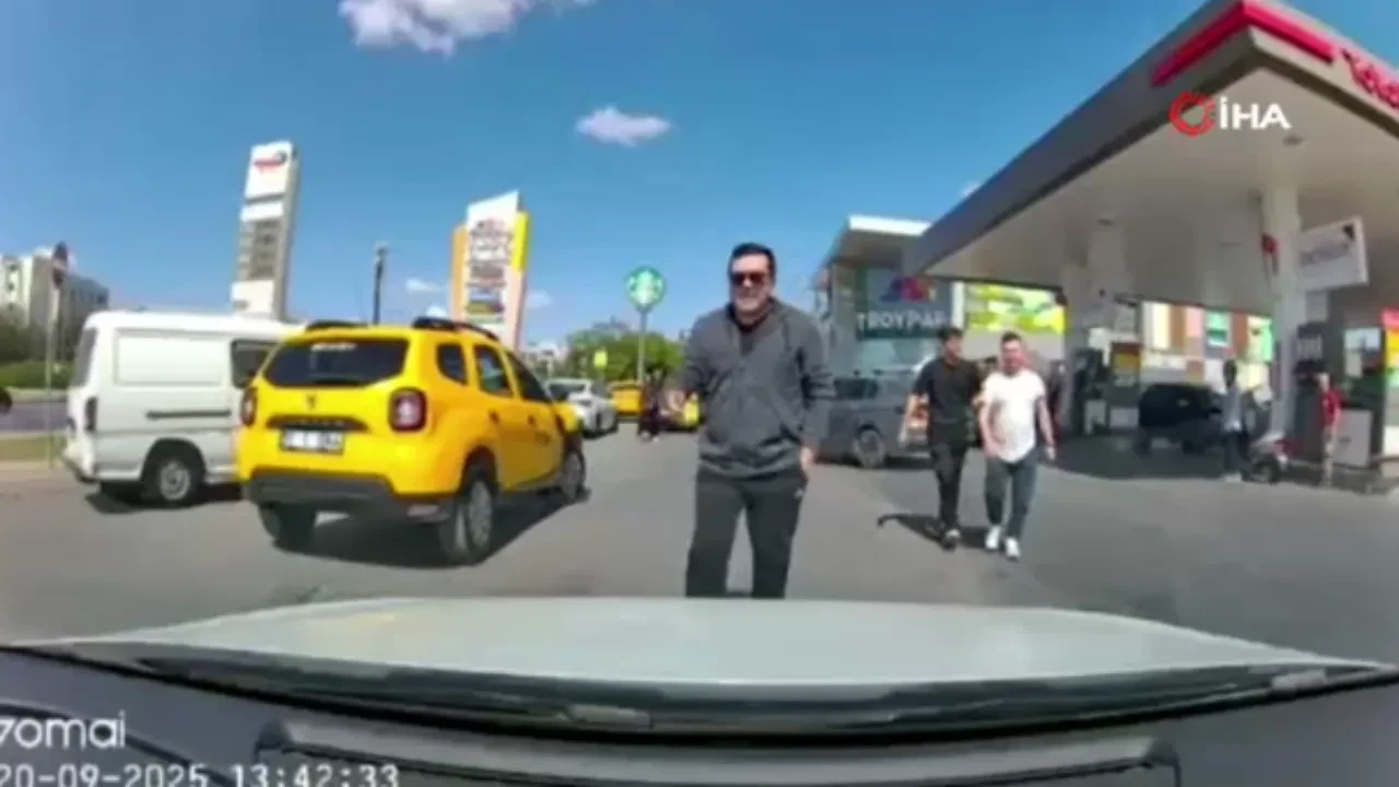 Yol verme kavgası! O anlar aracın kamerasına işte böyle yansıdı