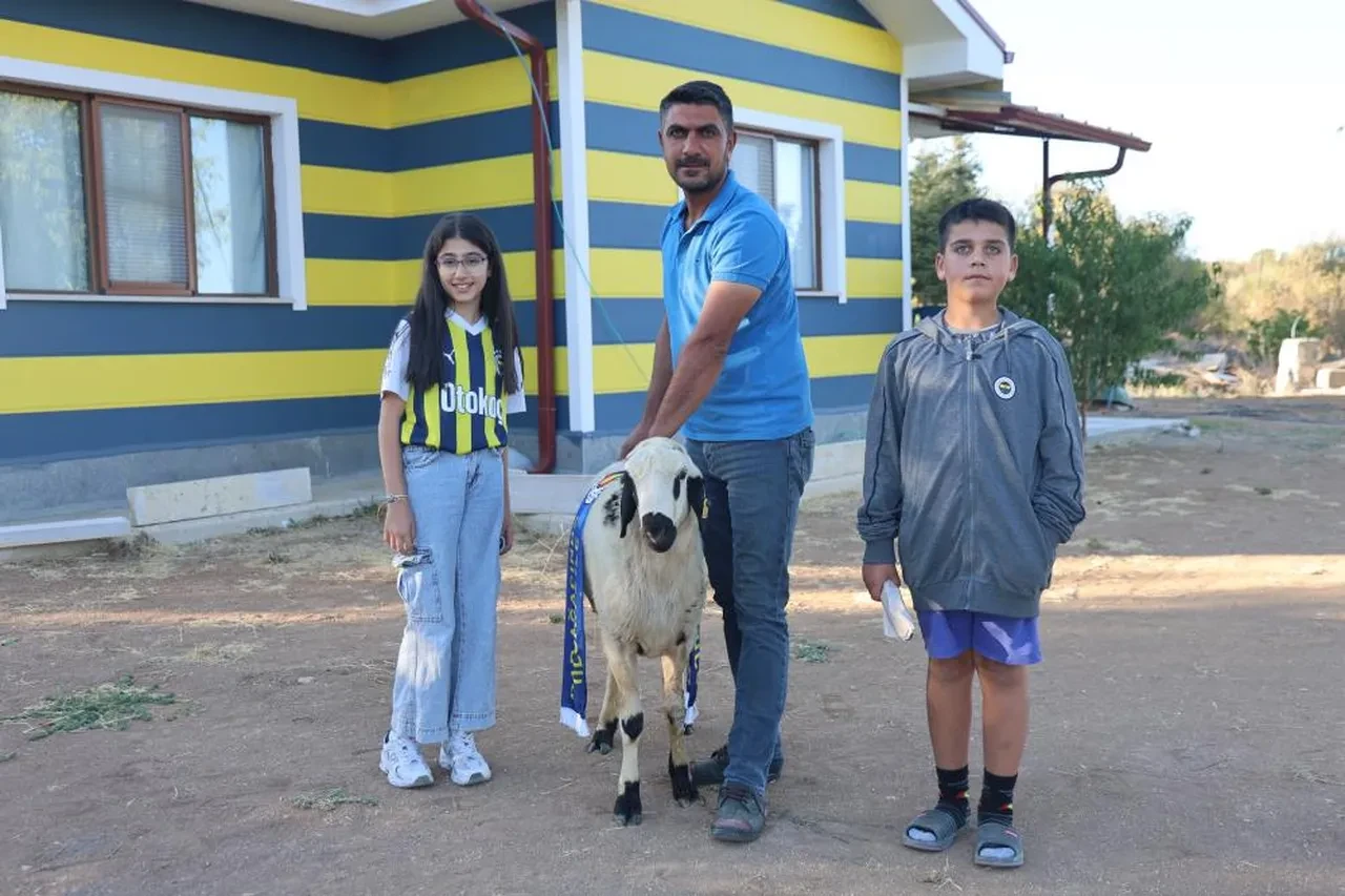 Ali Koç gitti, Sadettin Saran geldi! Fanatik Fenerbahçeli aile kurban kesti: İnşallah şampiyonluğu da göreceğiz