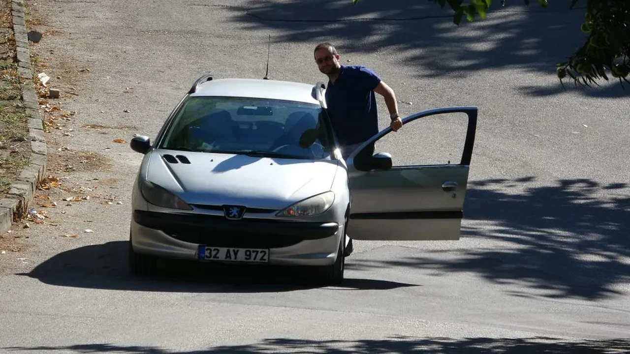 Araçlar kendi kendine yokuş çıkıyor! 'Gizemli yol'un sırrı sonunda çözüldü