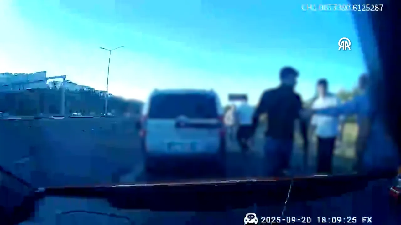 Başkent'te trafik magandaları yine ortaya çıktı! Taksiciyi kovalayıp, darp edip bir de parasını çaldılar