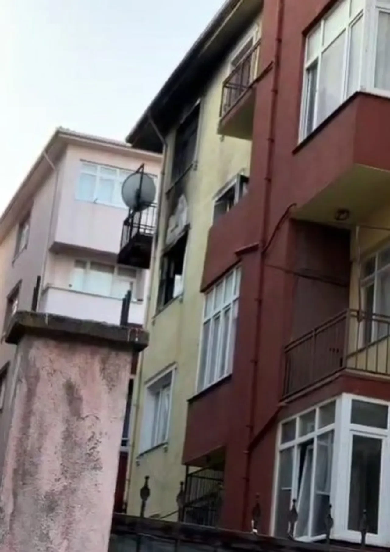 Bursa'da yürekleri dağlayan yangın faciası! Alevlerden kaçtıkları balkon sonları oldu