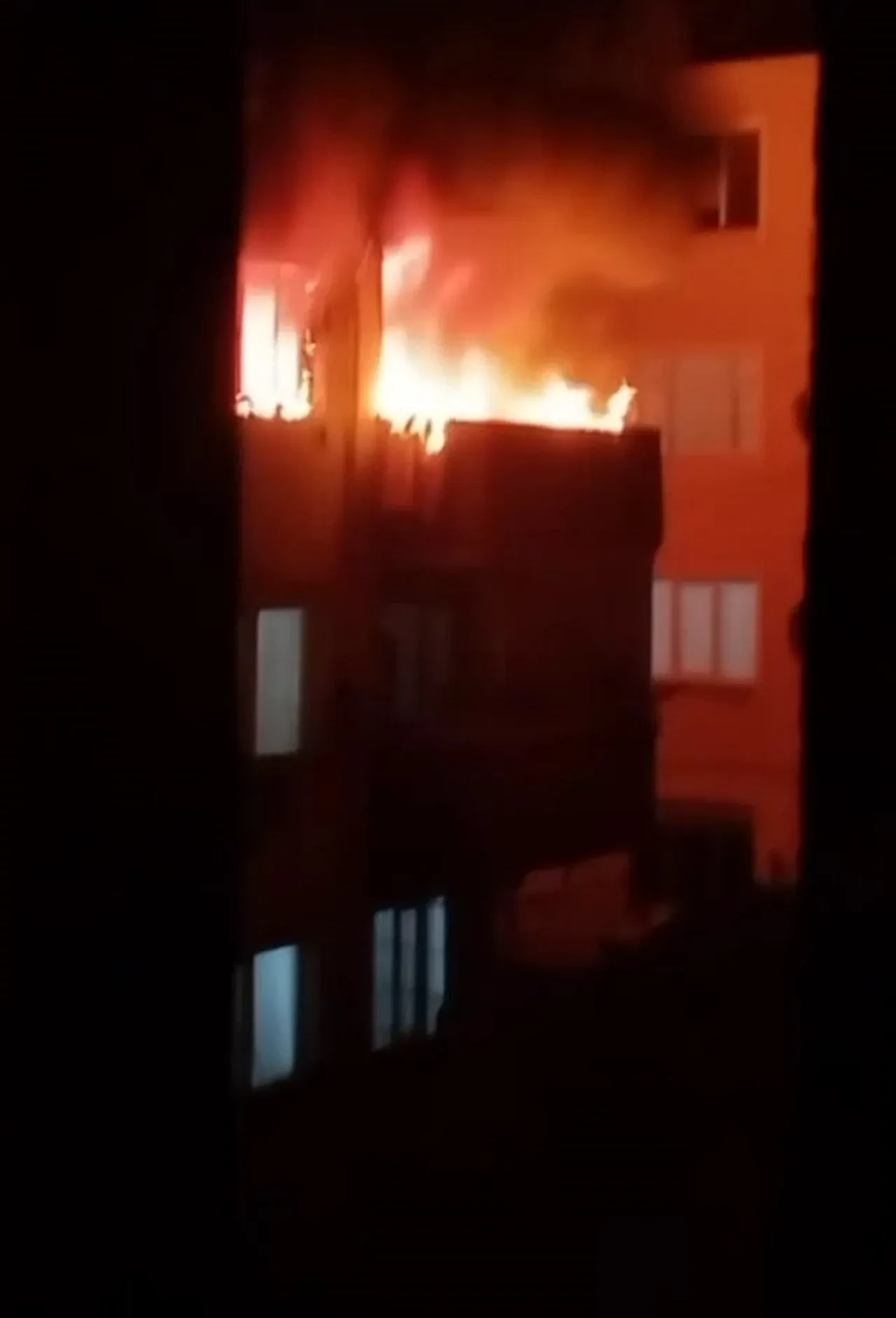 Bursa'da yürekleri dağlayan yangın faciası! Alevlerden kaçtıkları balkon sonları oldu