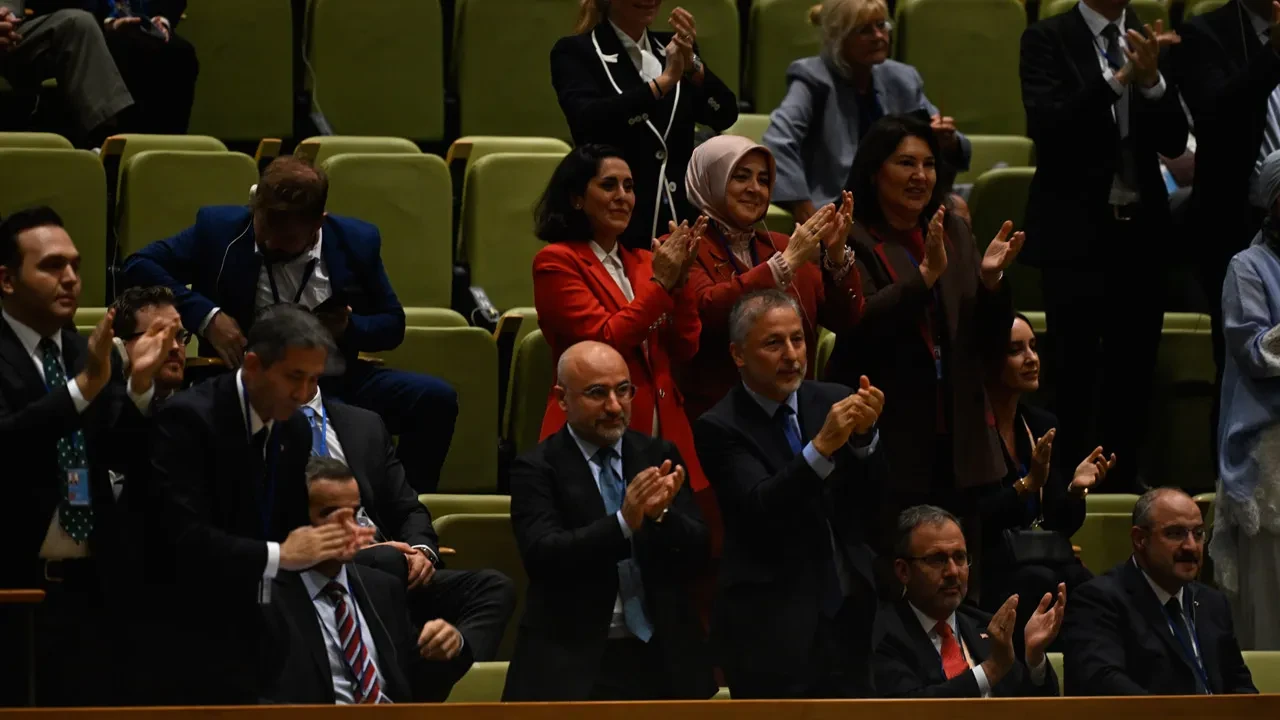 Cumhurbaşkanı Erdoğan BM Genel Kurulu'nda zulmün fotoğrafını gösterip sordu