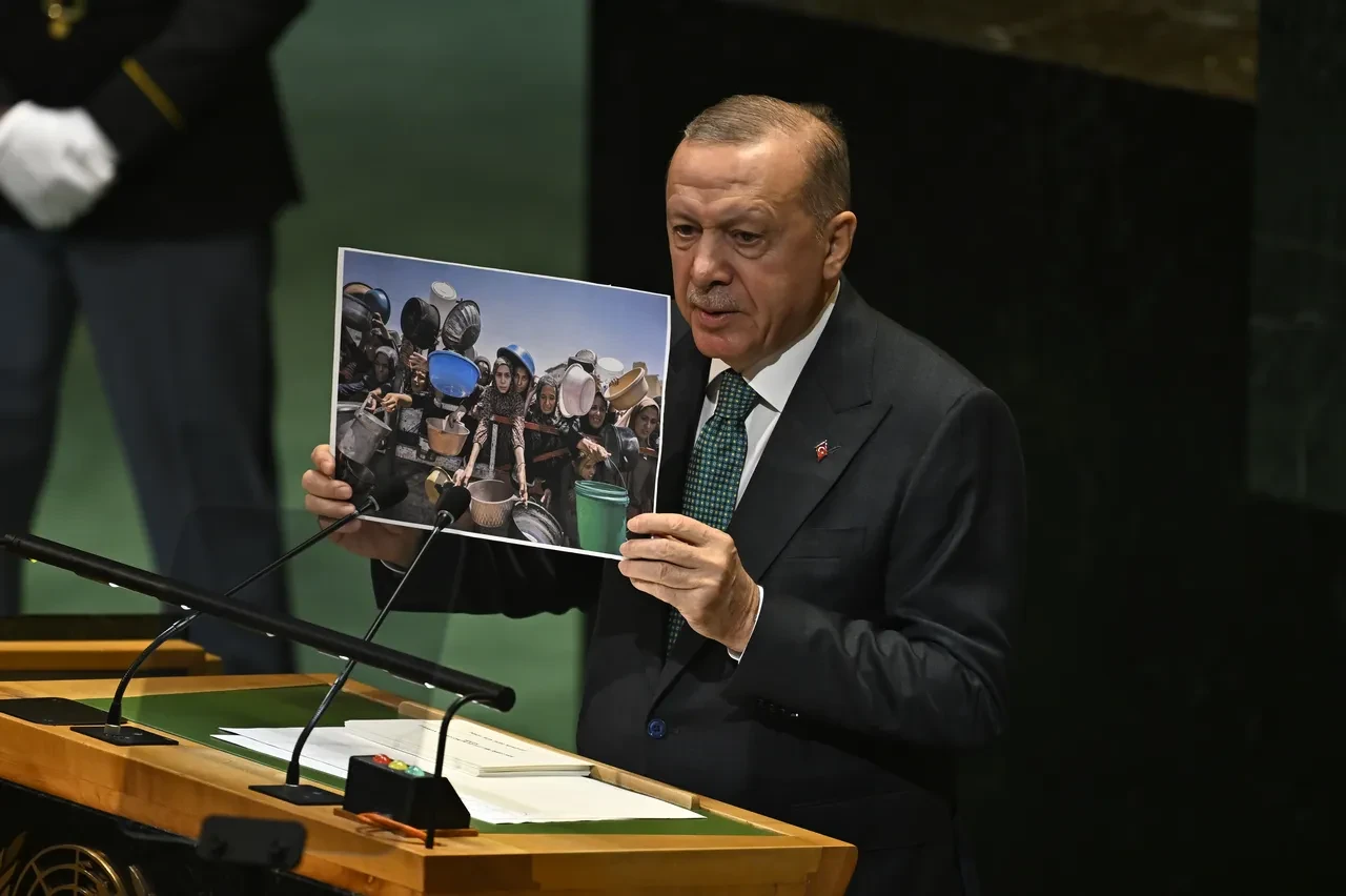 Cumhurbaşkanı Erdoğan BM Genel Kurulu'nda zulmün fotoğrafını gösterip sordu