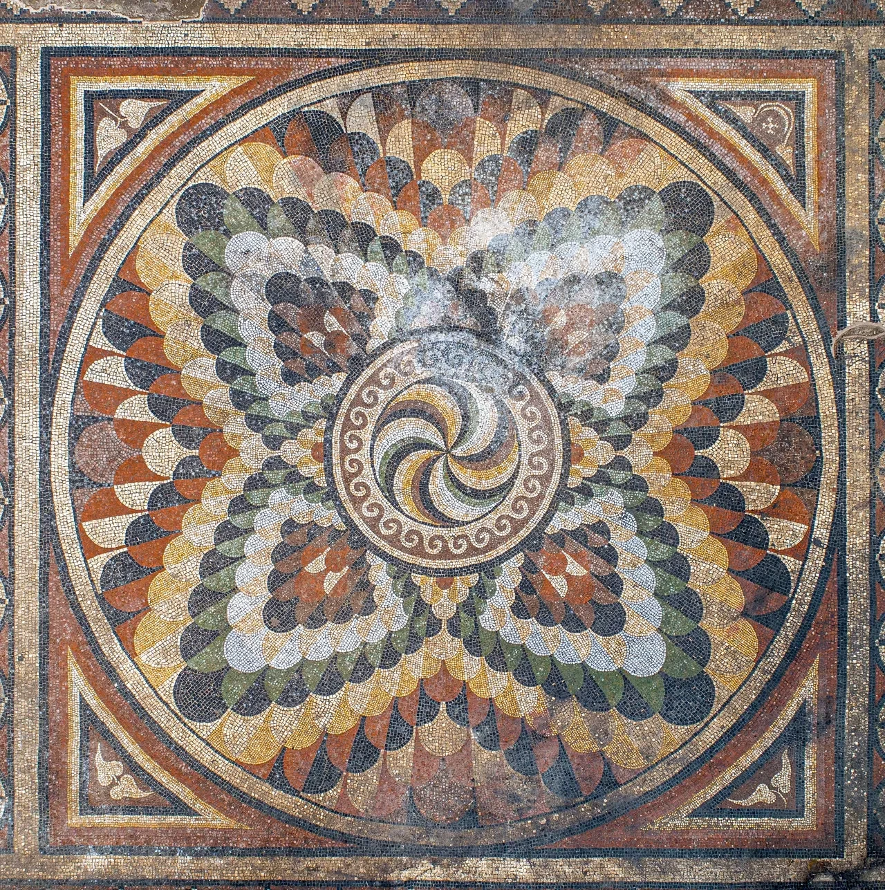 İç Anadolu'nun en büyük mozaik yapısında tarihi keşif! 'Sanki bugün yapılmış gibi'