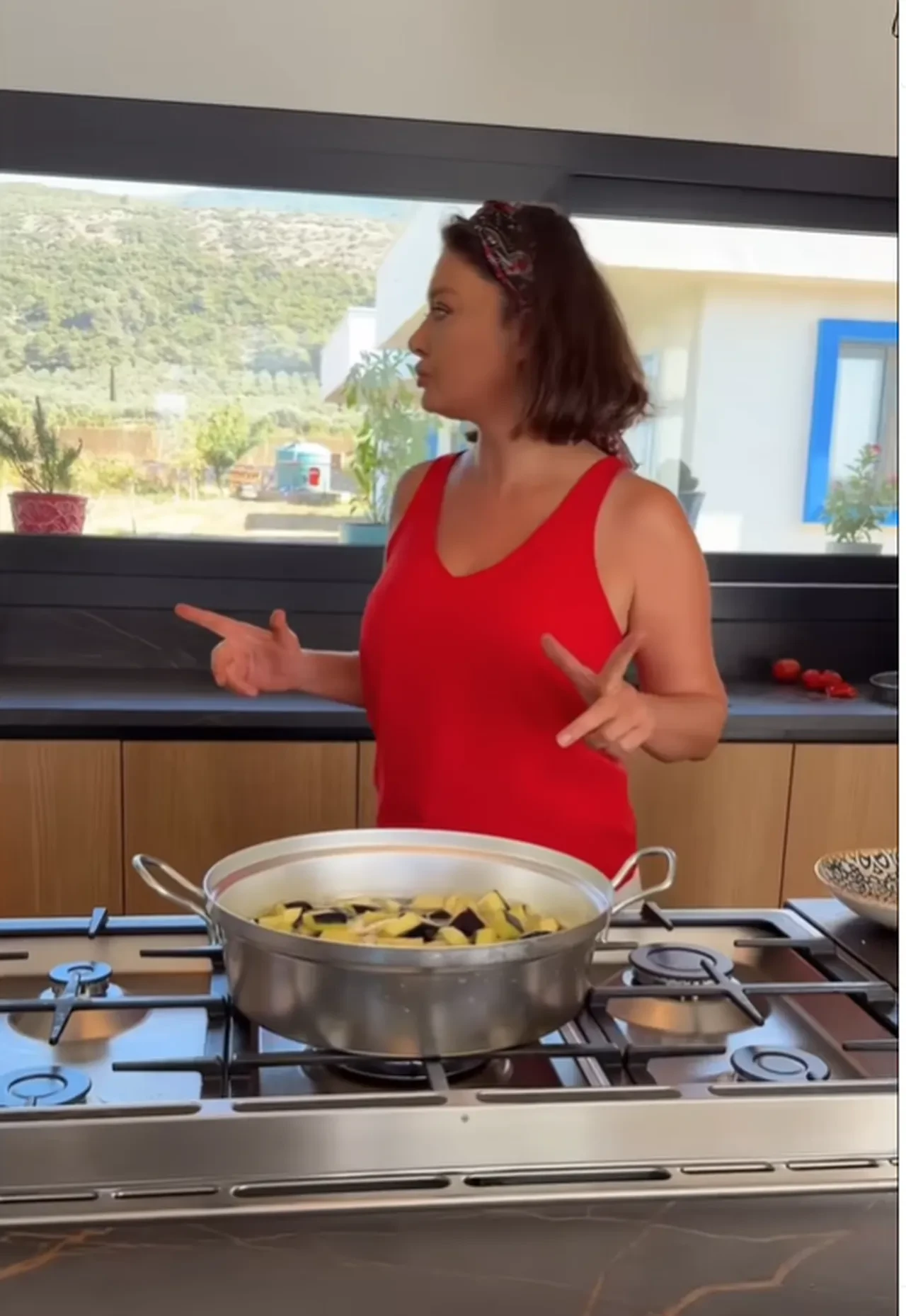 İstanbul'u terk eden Nurgül Yeşilçay'ın hayalleri gerçek oldu! Müstakil evine beğeni yağdı