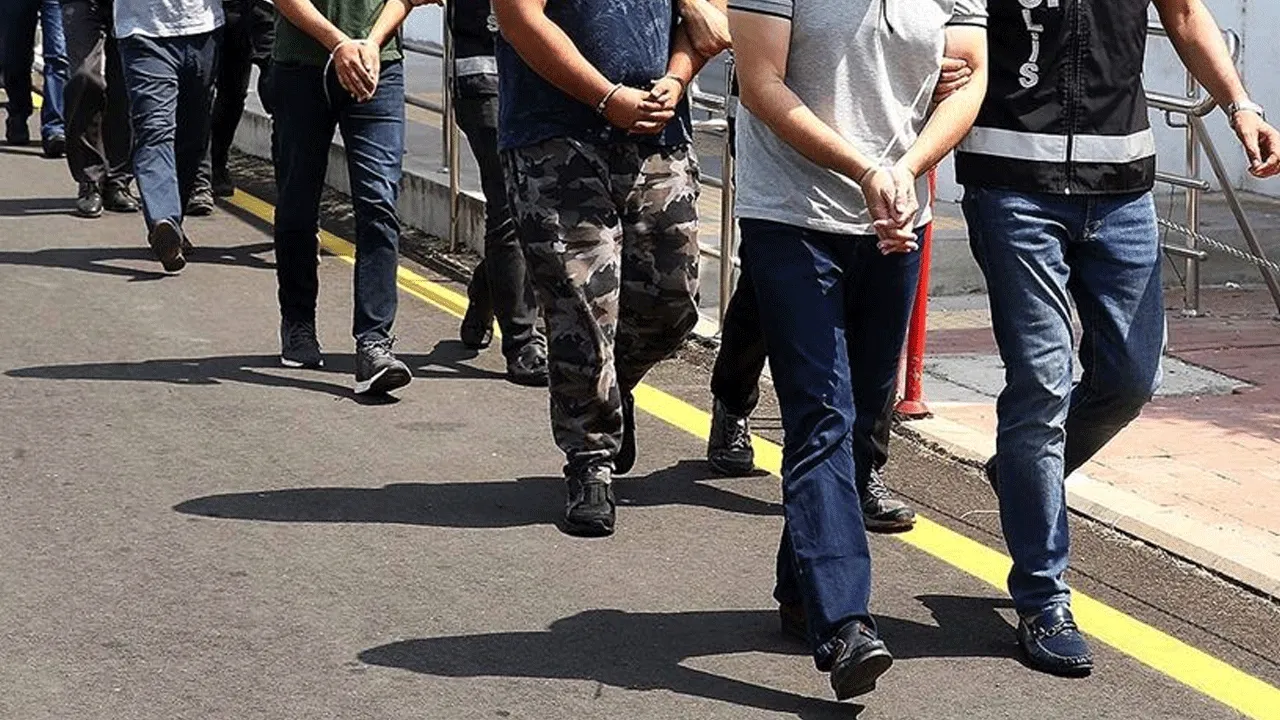 İzmir Başsavcılığı harekete geçti! FETÖ'cüler tek tek tespit edildi