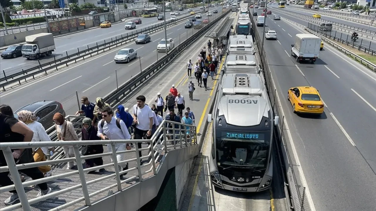 Kadıköy Acıbadem metrobüs kazası ölü, yaralı var mı? Son dakika bilgileri