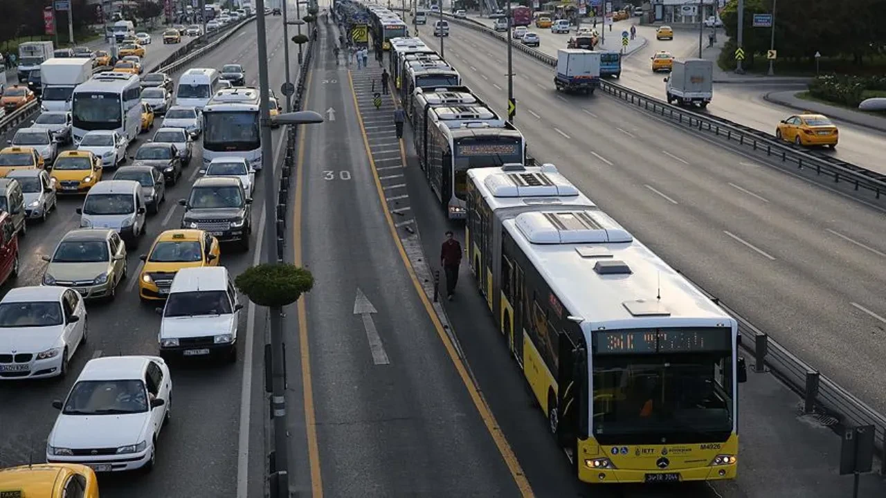 Metrobüs neden çalışmıyor, sorun mu var 23 Eylül? Metrobüs seferlerinde gecikme