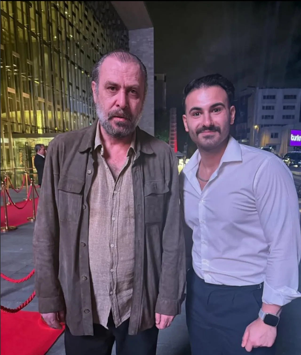 Nejat İşler'in hayranıyla çektirdiği kare gündem oldu! Herkes Messi'nin ikonik karesiyle karşılaştırdı