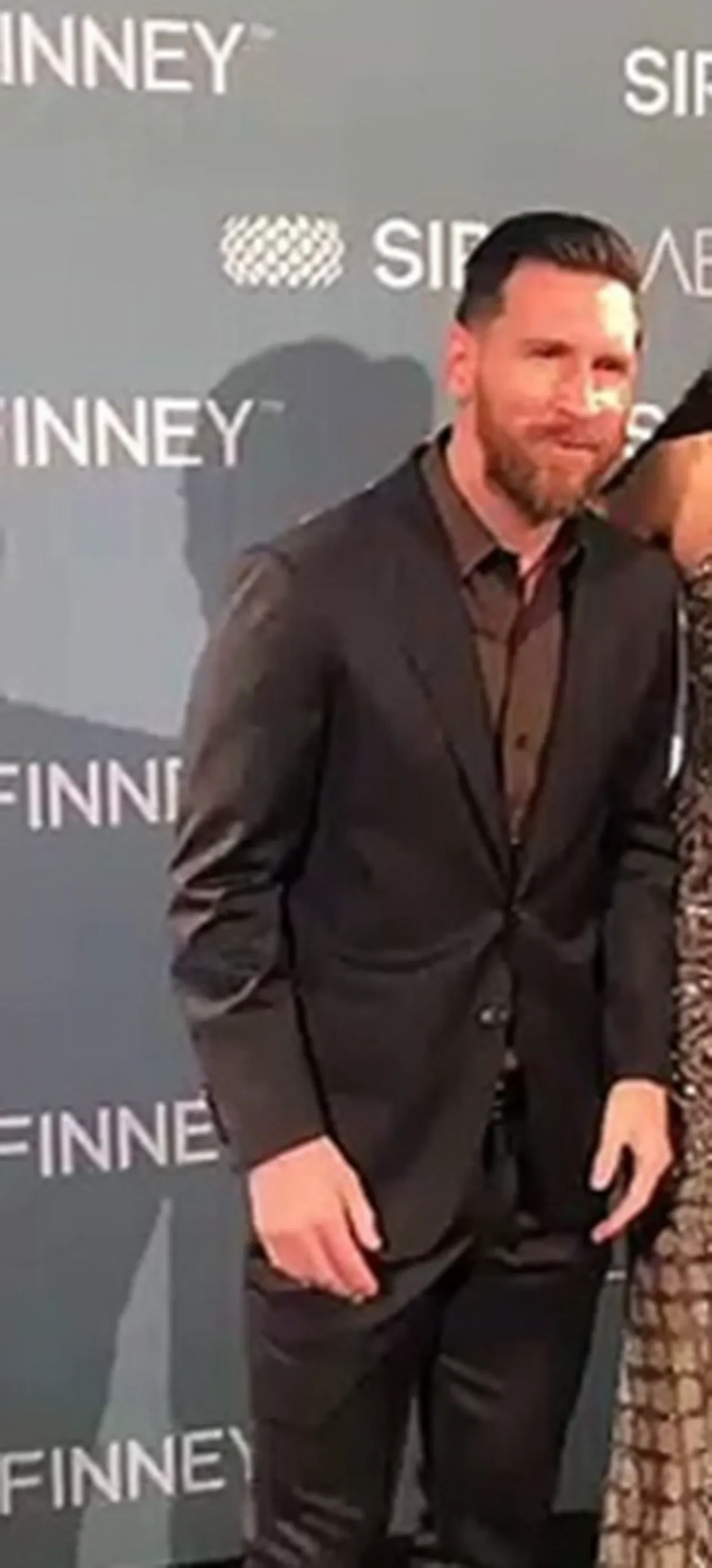 Nejat İşler'in hayranıyla çektirdiği kare gündem oldu! Herkes Messi'nin ikonik karesiyle karşılaştırdı