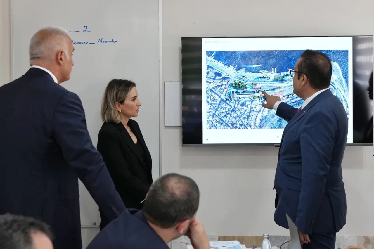 Bakan Ersoy, Sirkeci Garı ile ilgili iddialara son noktayı koydu