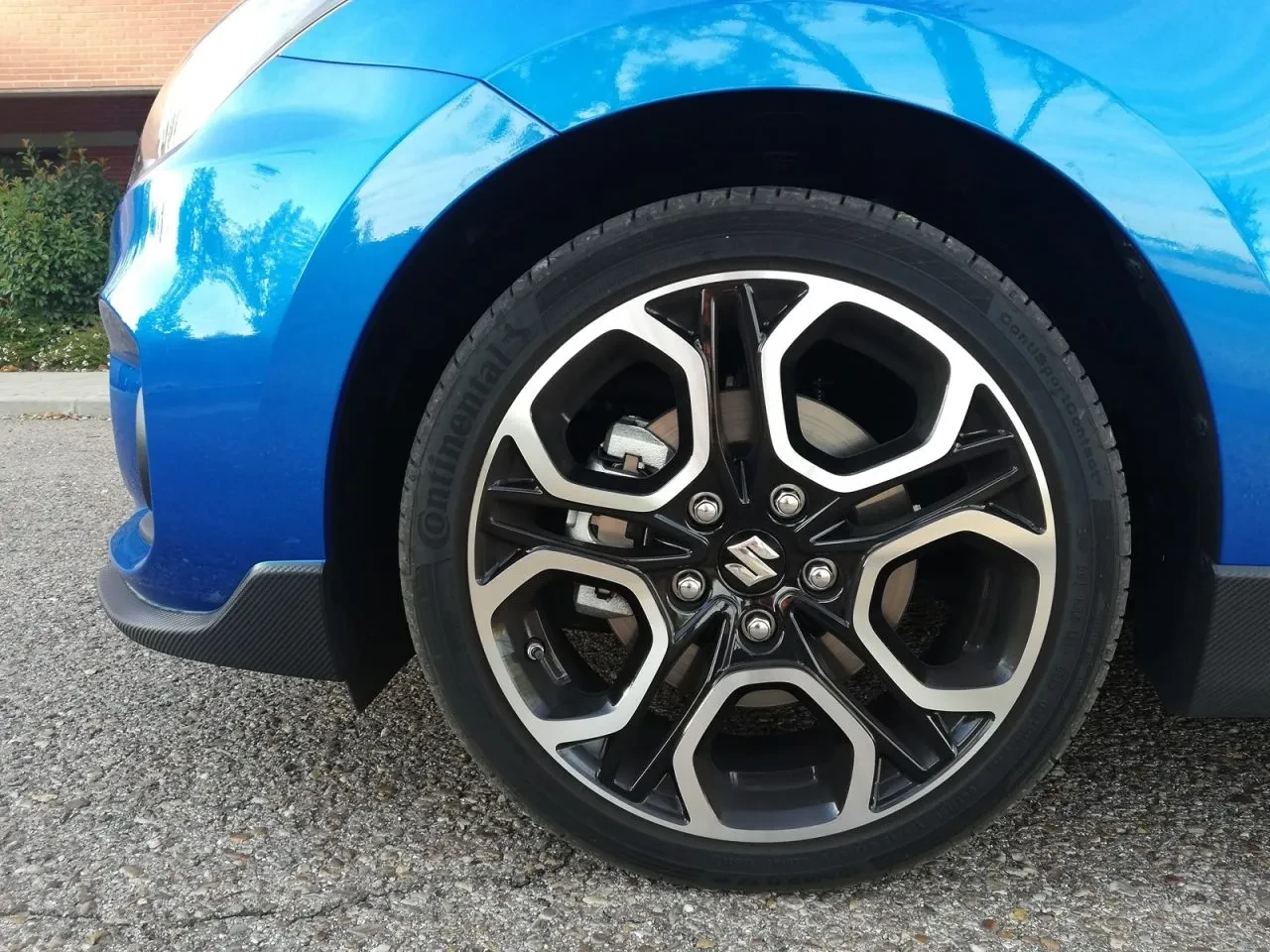 Suzuki 22 yıl sonra logosunu yeniledi