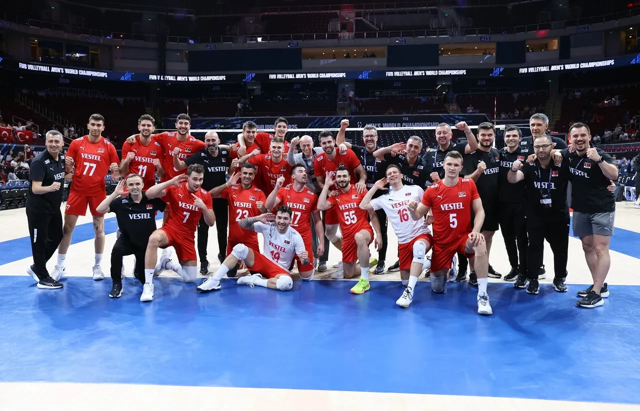 Türkiye Polonya'yı yenerse yarı finalde rakibi kim? Filenin Efeleri'nden 2025 Dünya Erkekler Voleybol Şampiyonası'nda tarihi başarı