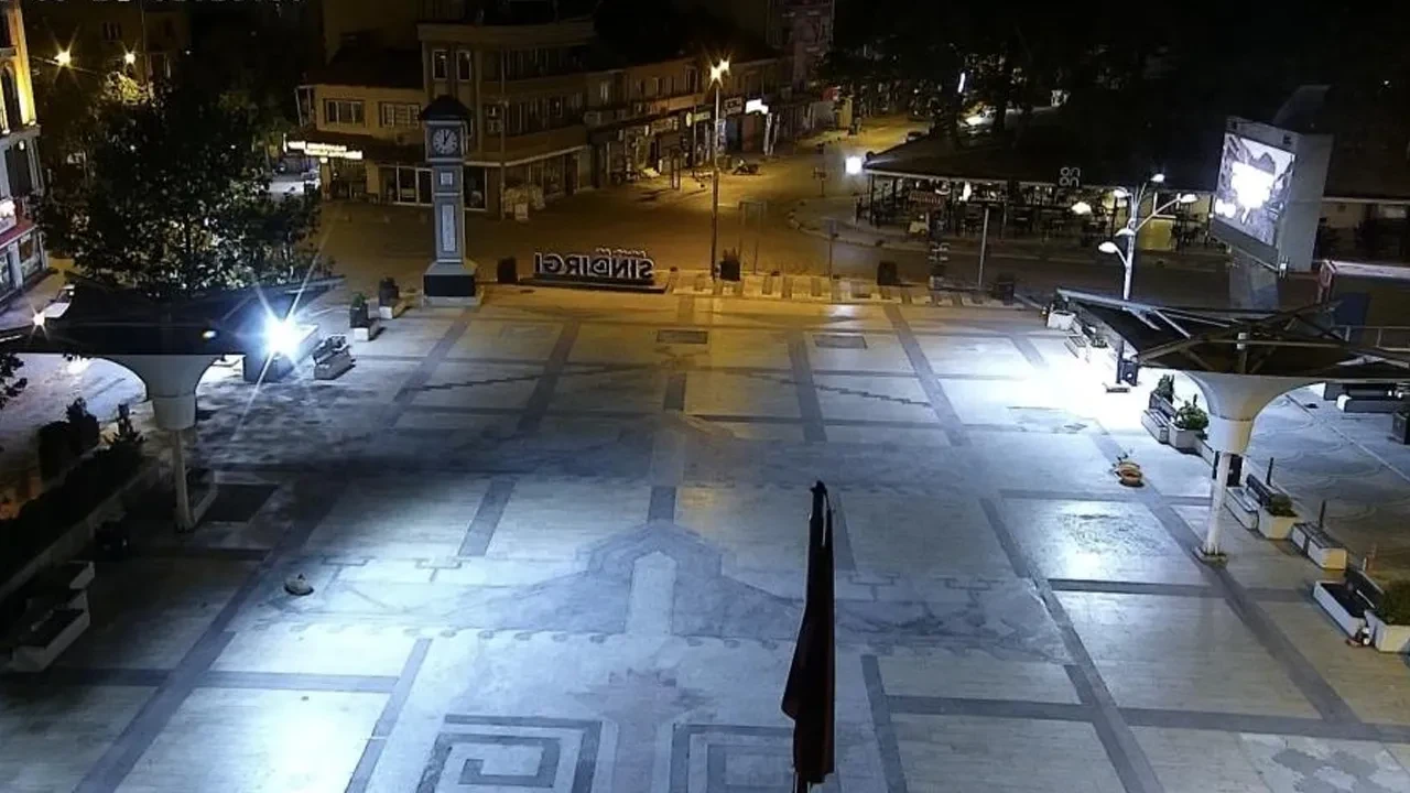 Balıkesir Sındırgı depremi kameralara böyle yansıdı