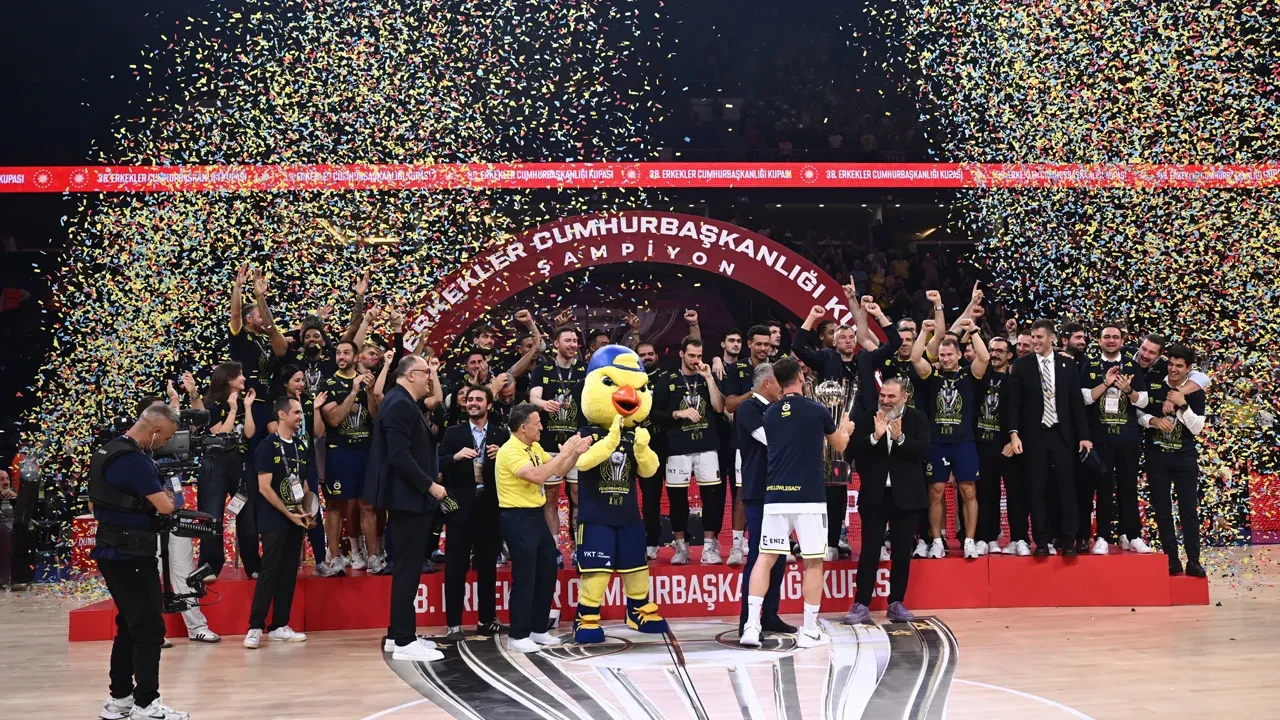 Beşiktaş Gain'i mağlup eden Fenerbahçe Beko Cumhurbaşkanlığı Kupası'nın sahibi oldu