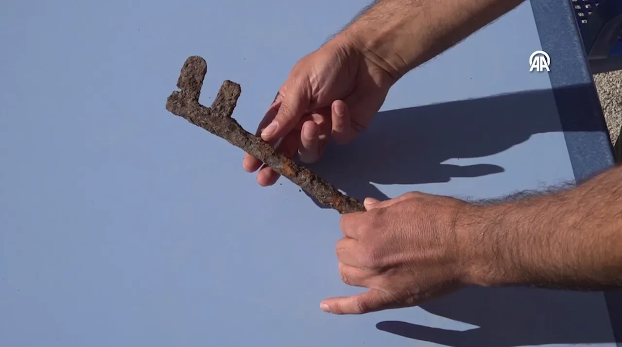 Bitlis'te tarihi keşif! Kalenin ana giriş kapısında bulundu: Çift dişli, 29 cm