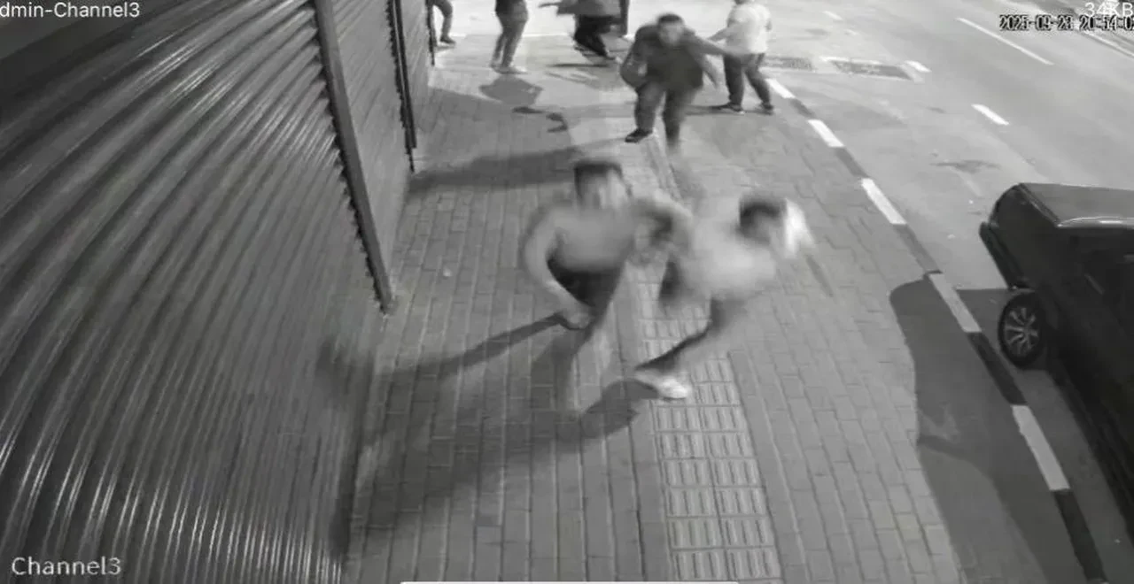 Bursa'da sokak ortasında vahşet! Kabalağın arasına dalıp husumetlisinin kafasına sıktı