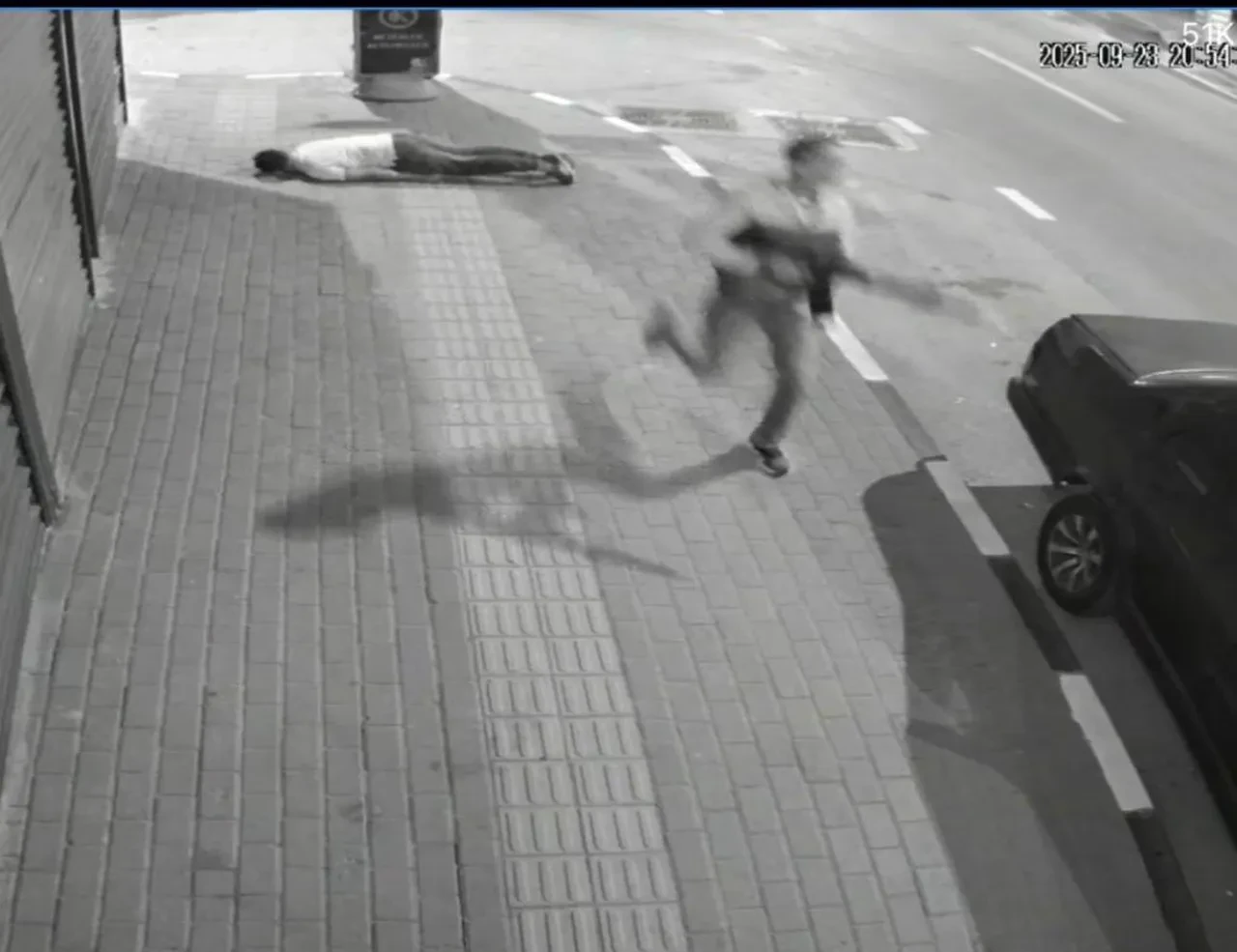 Bursa'da sokak ortasında vahşet! Kabalağın arasına dalıp husumetlisinin kafasına sıktı