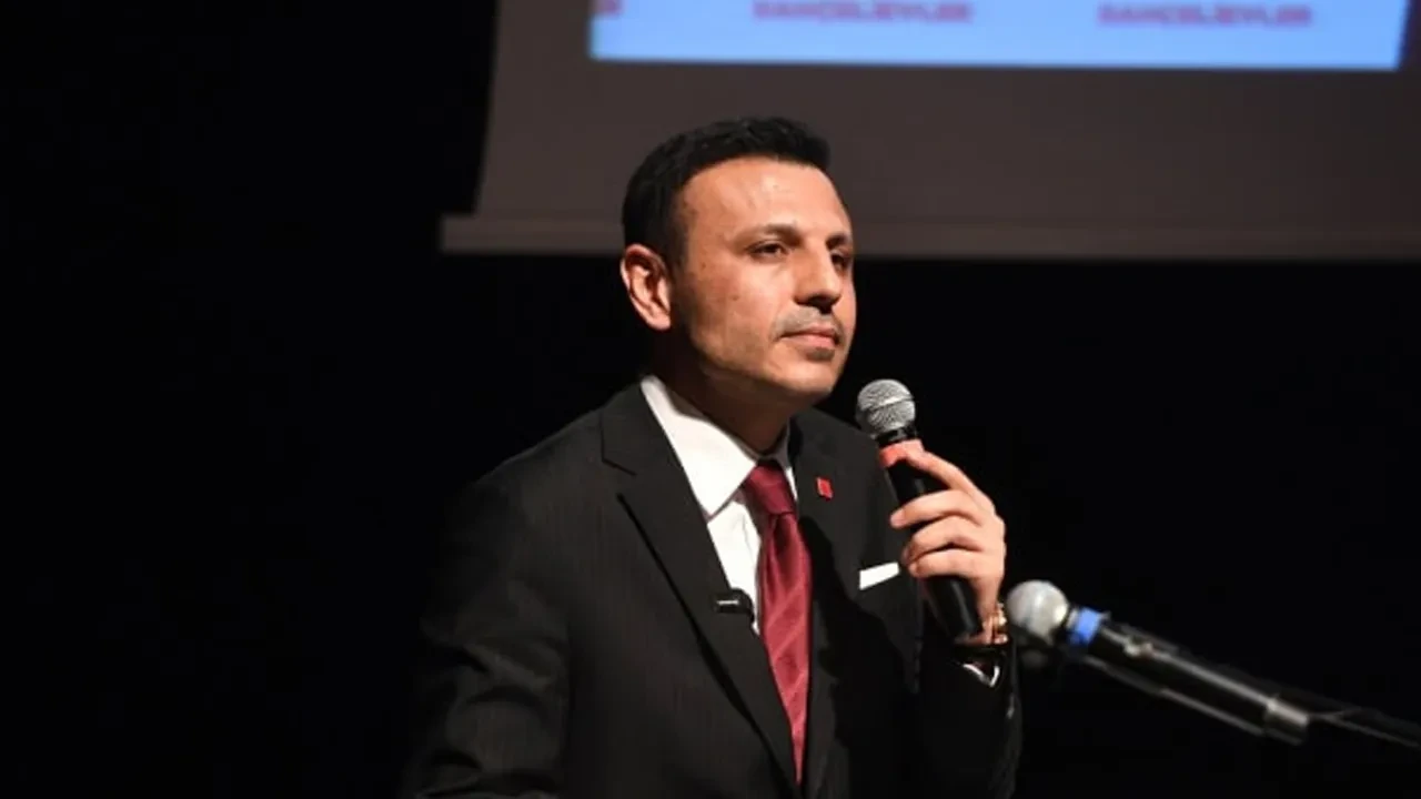 CHP'de İstanbul bilmecesi: Başkan Gürsel Tekin mi, Özgür Çelik mi?