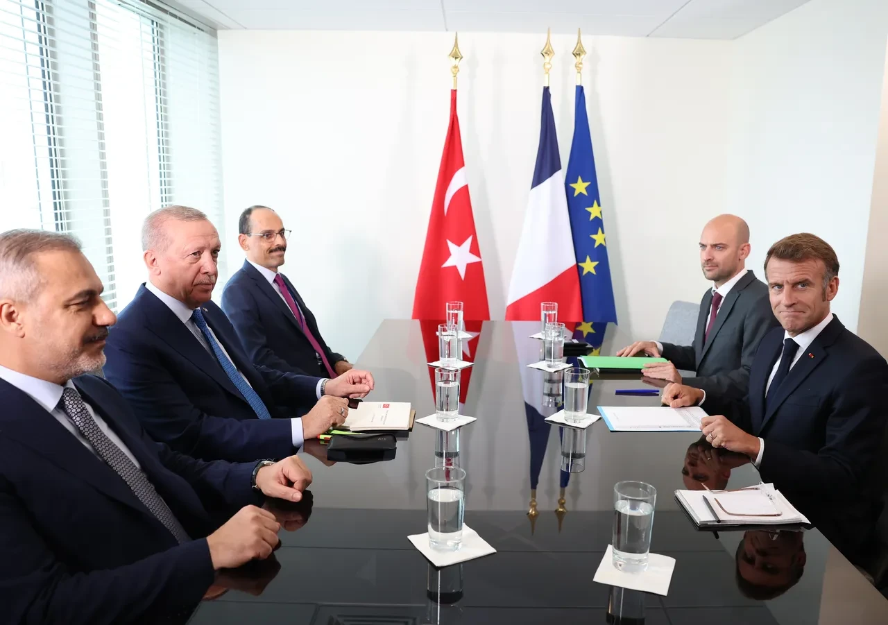 Cumhurbaşkanı Erdoğan Macron ile görüştü! İşte konuşulanlar