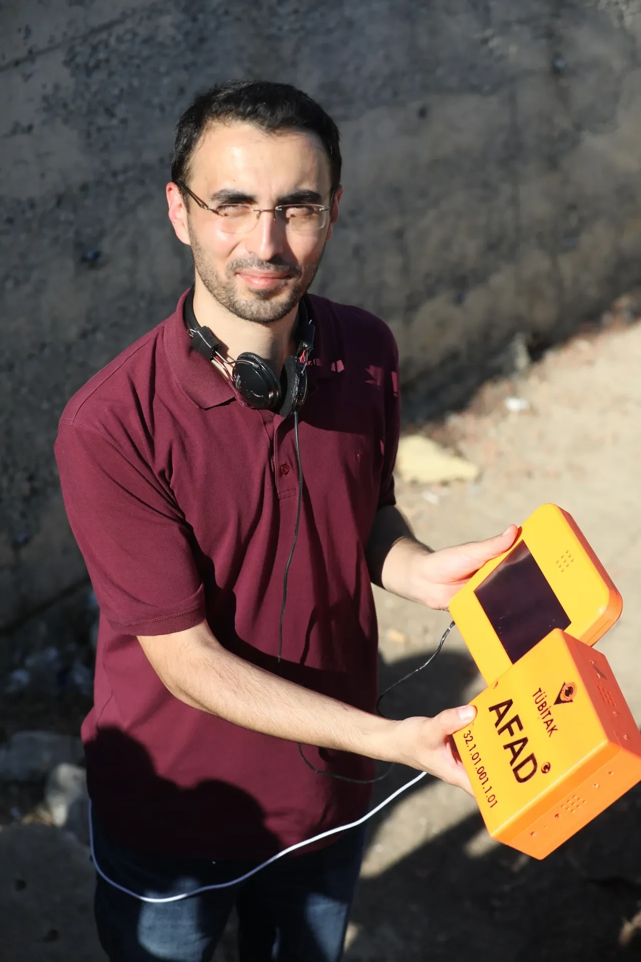 Depremde enkazdakilerin yerini tespit edip iletişim kurulmasını sağlayan cihaz geliştirildi