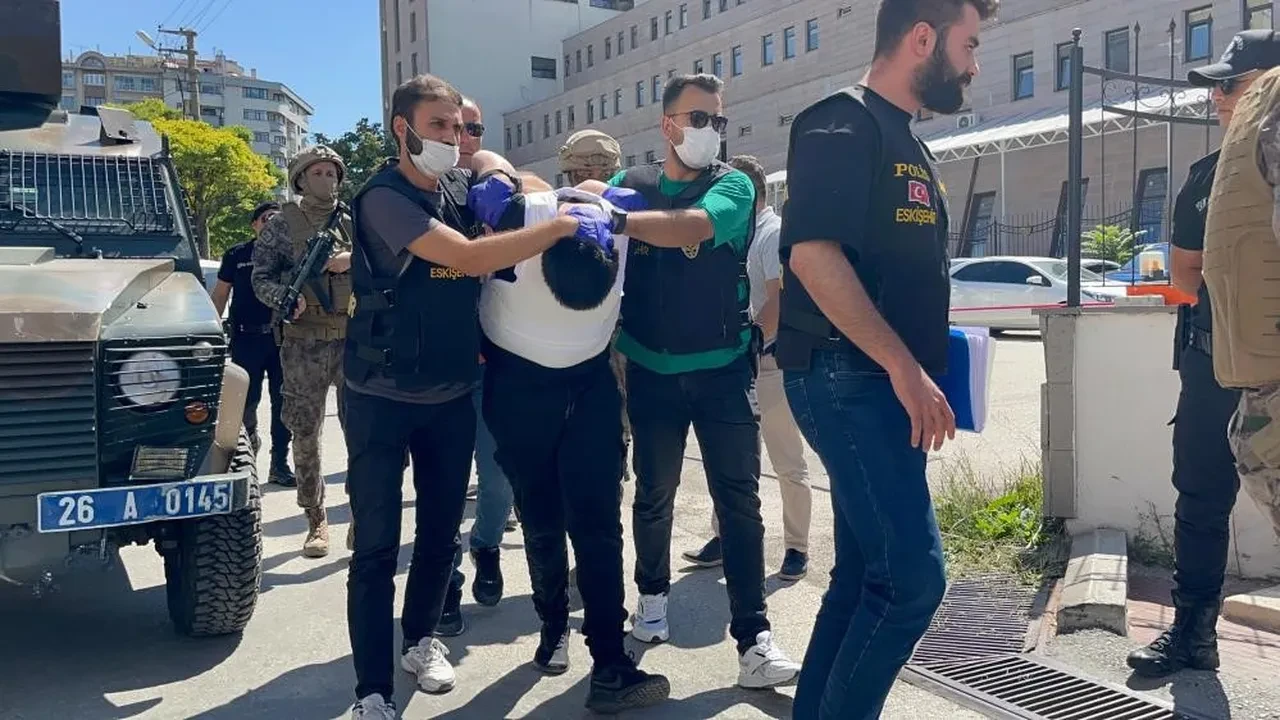 Eskişehir'de önüne geleni bıçaklamıştı! Neo-nazi saldırganın cezası belli oldu