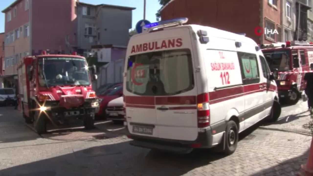 Fatih'te bir binada yangın paniği! Korkutan anlar kamerada