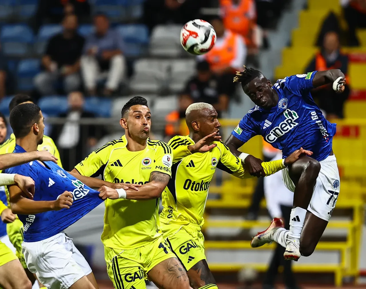 Fenerbahçe Avrupa maçını hangi kanal veriyor, nereden izlenir? Dinamo Zagreb Fenerbahçe maç kadrosu, muhtemel ilk 11