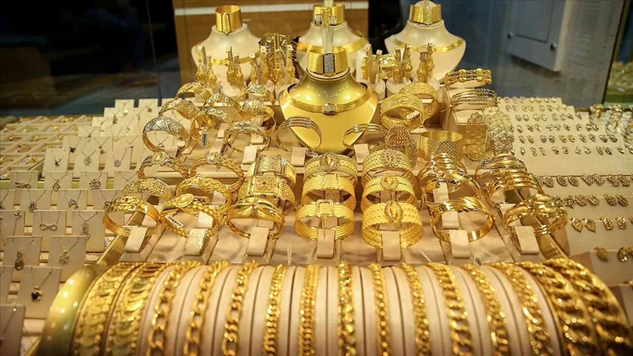 Gram altın yıl sonu ne kadar olur? Rekor kıran altın fiyatlarında 2025 sonu tahminleri