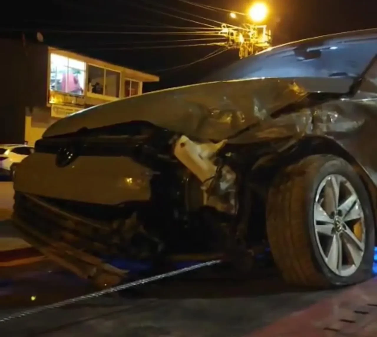 Hakkari'de iki otomobil çarpıştı: 2'si çocuk 5 kişi yaralı