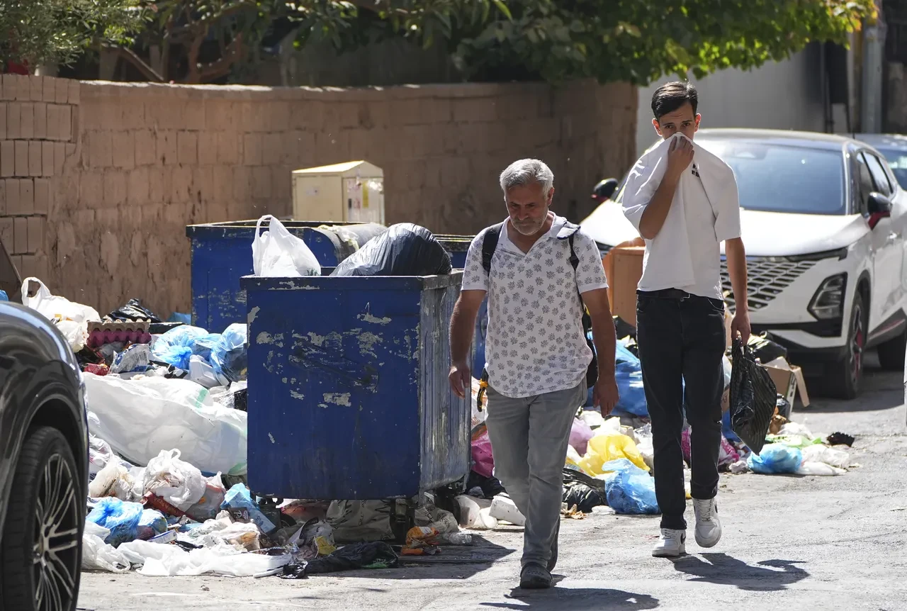 Hindistan değil İzmir! Sokaklarda çöp dağları: Vatandaşlar kokudan ve pislikten yürüyemiyor
