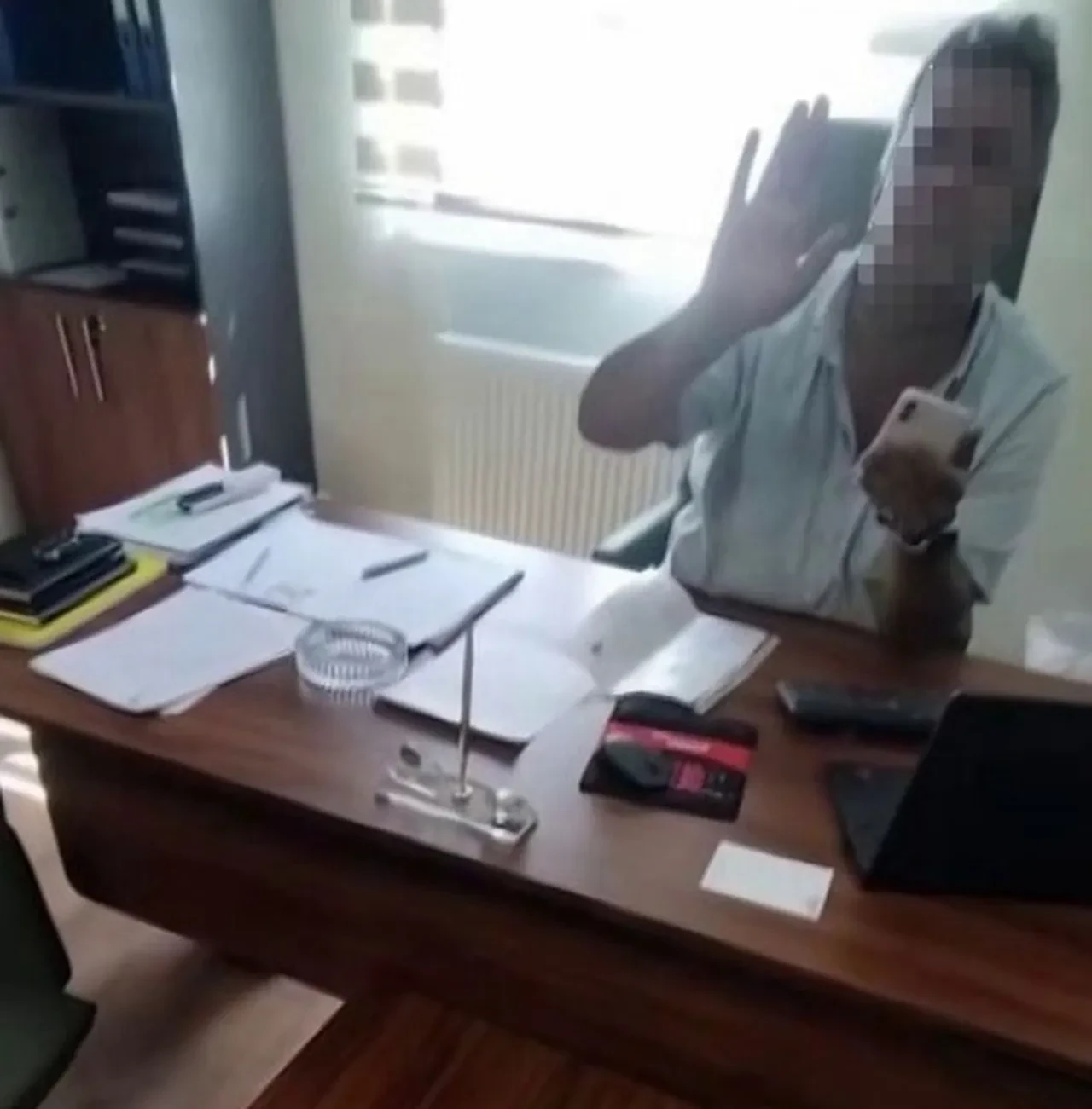 İşten çıkarıldı, şefinin üzerine kaynar su döktü! O kadın hakkında yeni gelişme