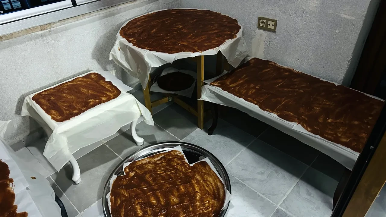 Kışın sofraları süsleyecek, tamamen doğal! Yüksekovalı kadınların yoğun mesaisi