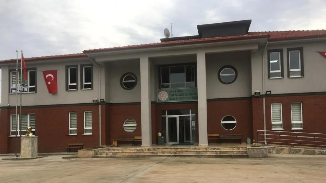 Okulda 'nü resim' skandalı: Öğretmen hakkında soruşturma