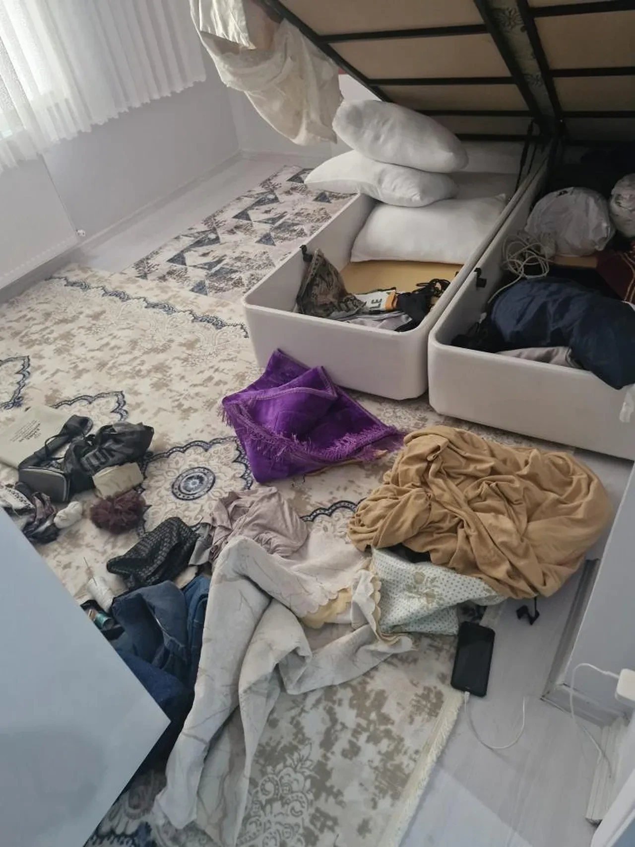 Özel düzenek hazırlayıp girdiği evde umduğunu bulamadı! Evi gören aile şaşkına döndü