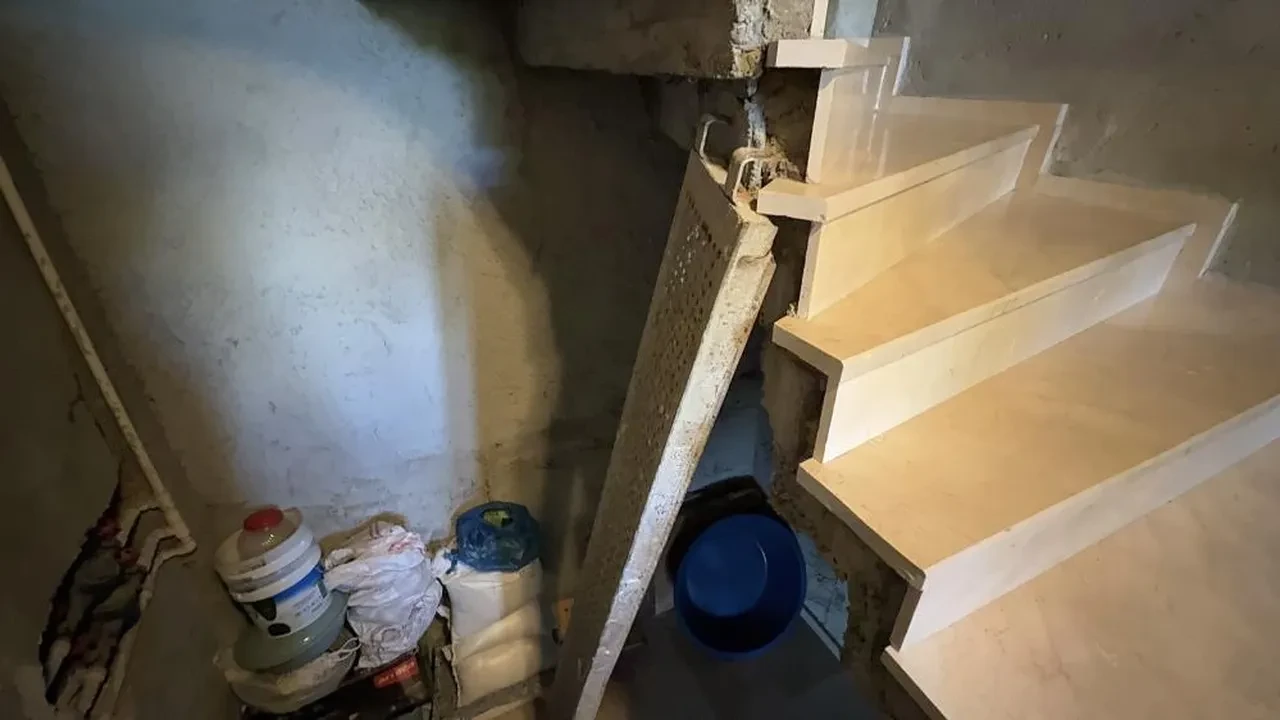 Özel düzenek hazırlayıp girdiği evde umduğunu bulamadı! Evi gören aile şaşkına döndü