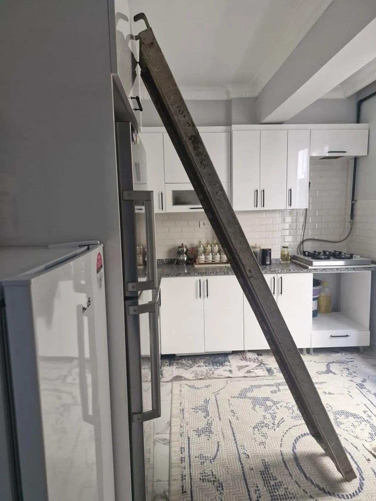 Özel düzenek hazırlayıp girdiği evde umduğunu bulamadı! Evi gören aile şaşkına döndü