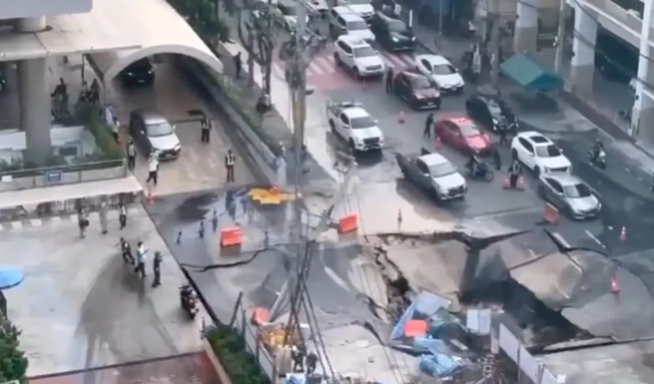 Şehrin göbeğinde devasa çukur! Kimse ne olduğunu anlamadı, işte o korkunç anlar