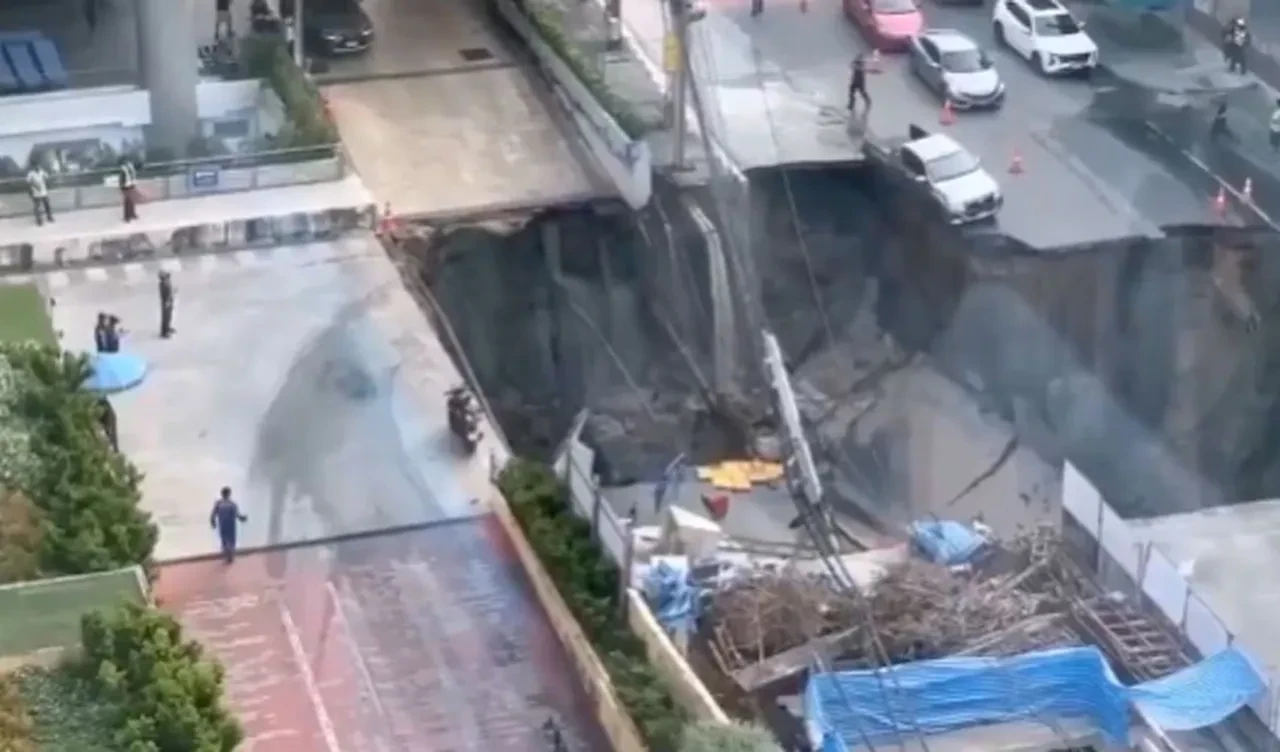 Şehrin göbeğinde devasa çukur! Kimse ne olduğunu anlamadı, işte o korkunç anlar