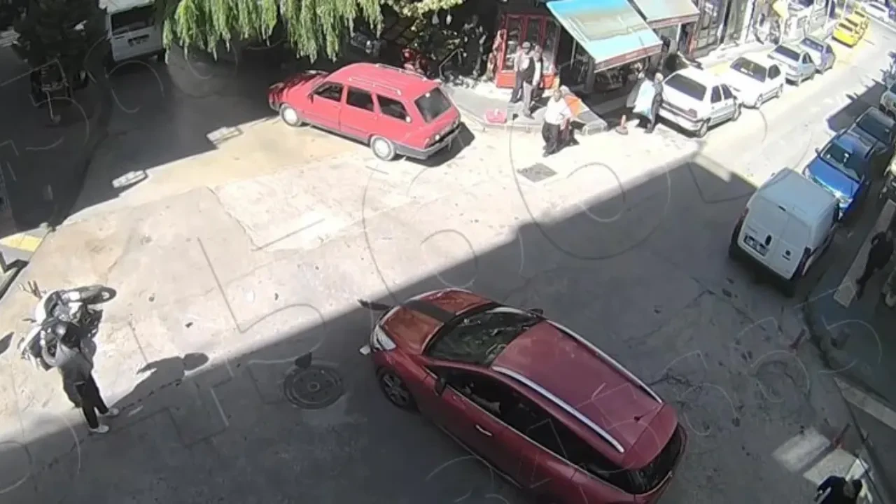 Takla attı hiçbir şey olmamış gibi ayağa kalktı! Akıllara durgunluk veren kaza kameraya yansıdı