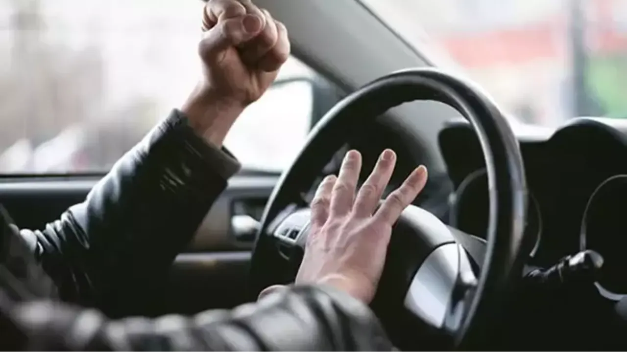 Trafikte tartıştı, ehliyetini kaptırdı! Raporu gelene kadar araç kullanması yasak 
