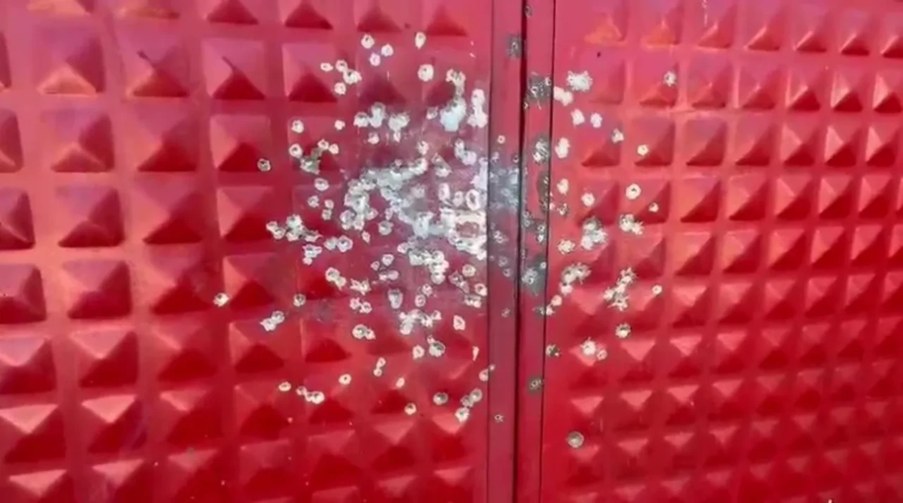 Tüfeğiyle 15 dakikada 2 dükkana ateş etti! Dehşet anları kameralar yansıdı