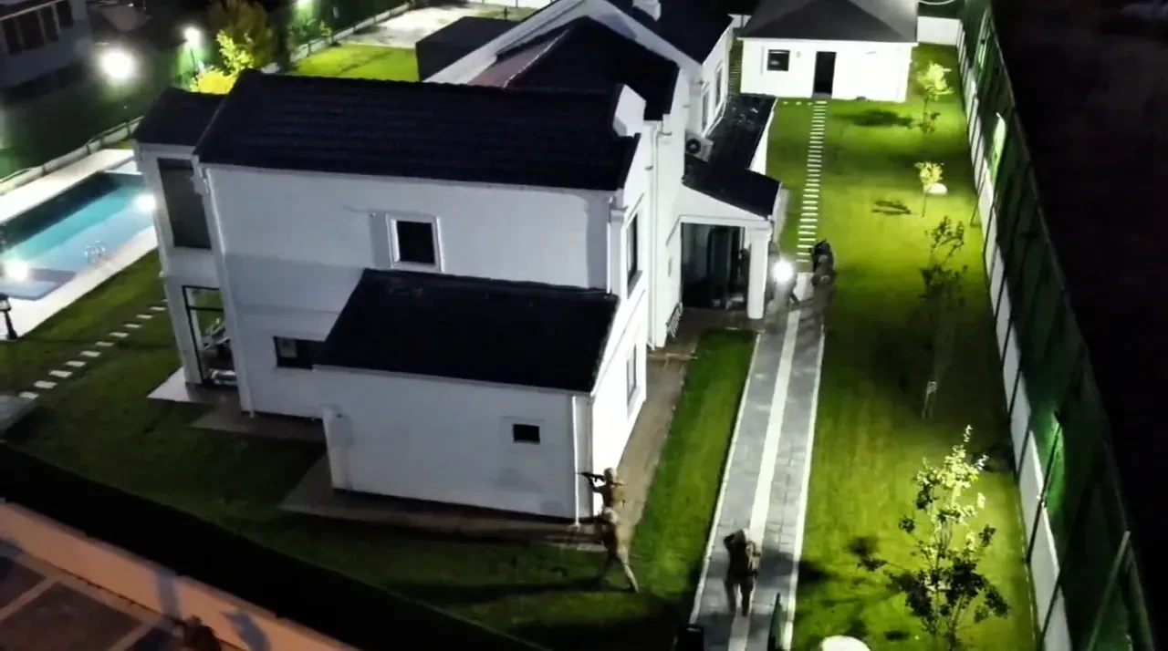 Türk vatandaşlığı için gayrimenkul satışı yapan çete çökertildi! 106 gözaltı